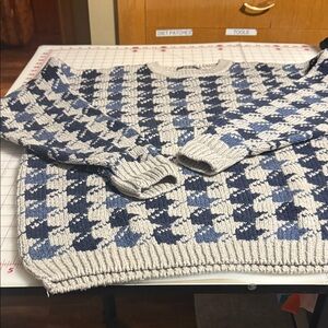 Roundtree & Yorke Navy and Gray Houndstooth Crewneck Sweater